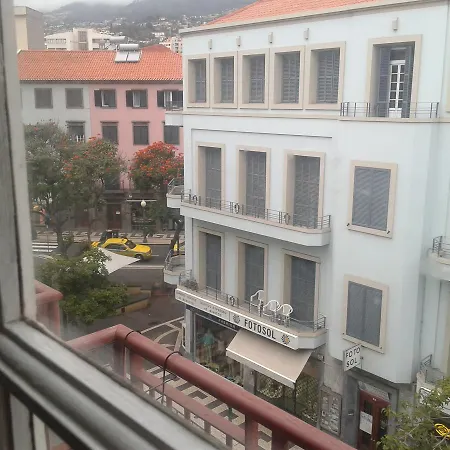 בית הארחה Madeira Downtown פונשל