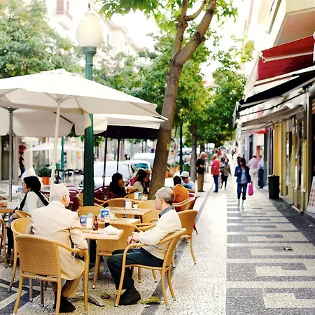 בית הארחה Madeira Downtown פונשל